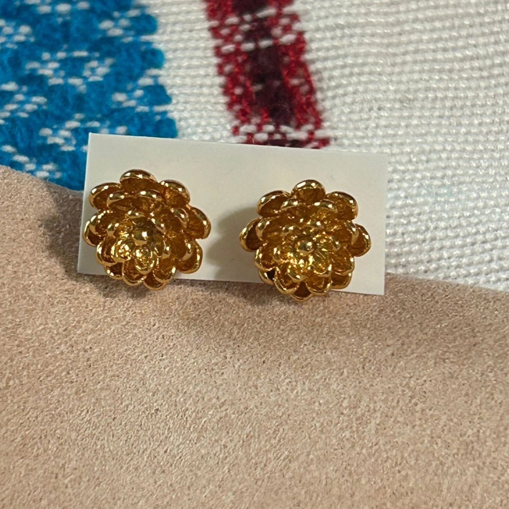 Elegant Gold Flower Stud Earrings Gold Plated New